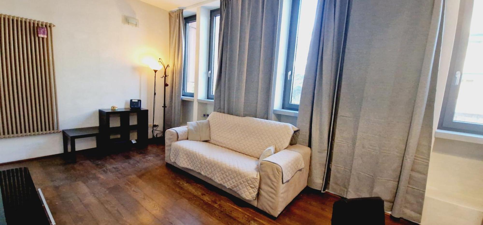 Lola In Appartement Florence